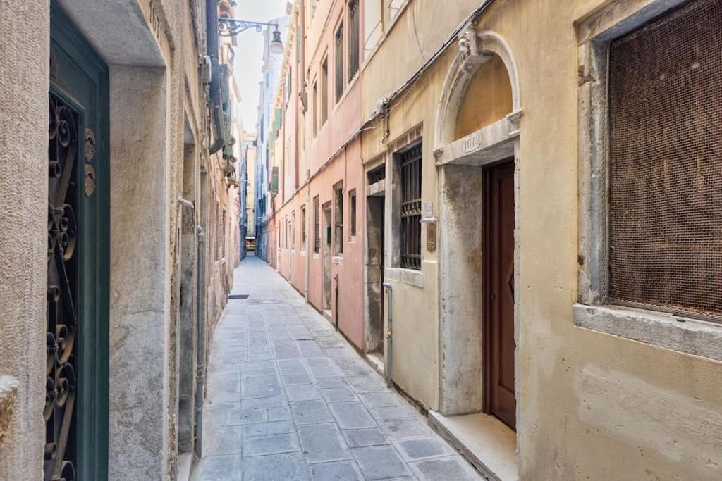 Апартаменты San Marco Bell Tower House Венеция Экстерьер фото
